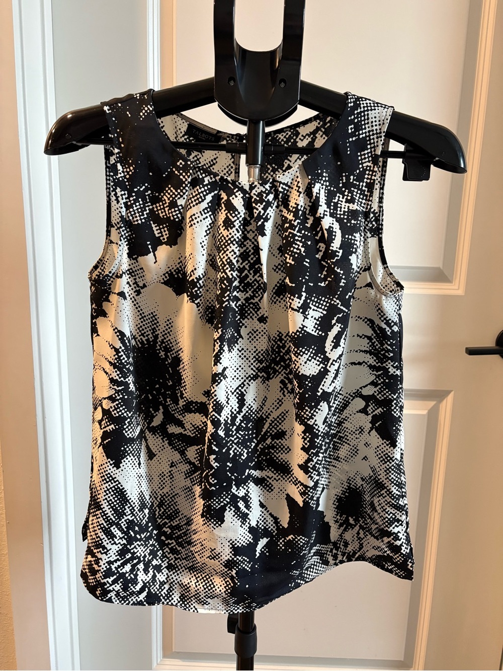 Talbots Black and White Abstract Print Sleeveless Camisole